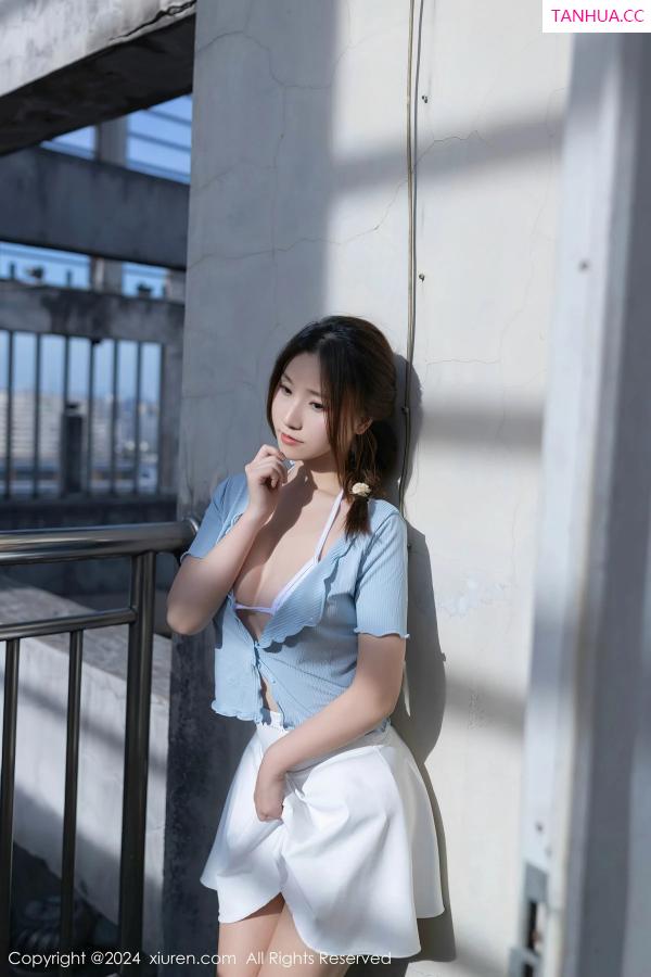   [XiuRen]高清写真图 2024.04.10 No.8369 杏子Yada 短裙美腿第28张图片
